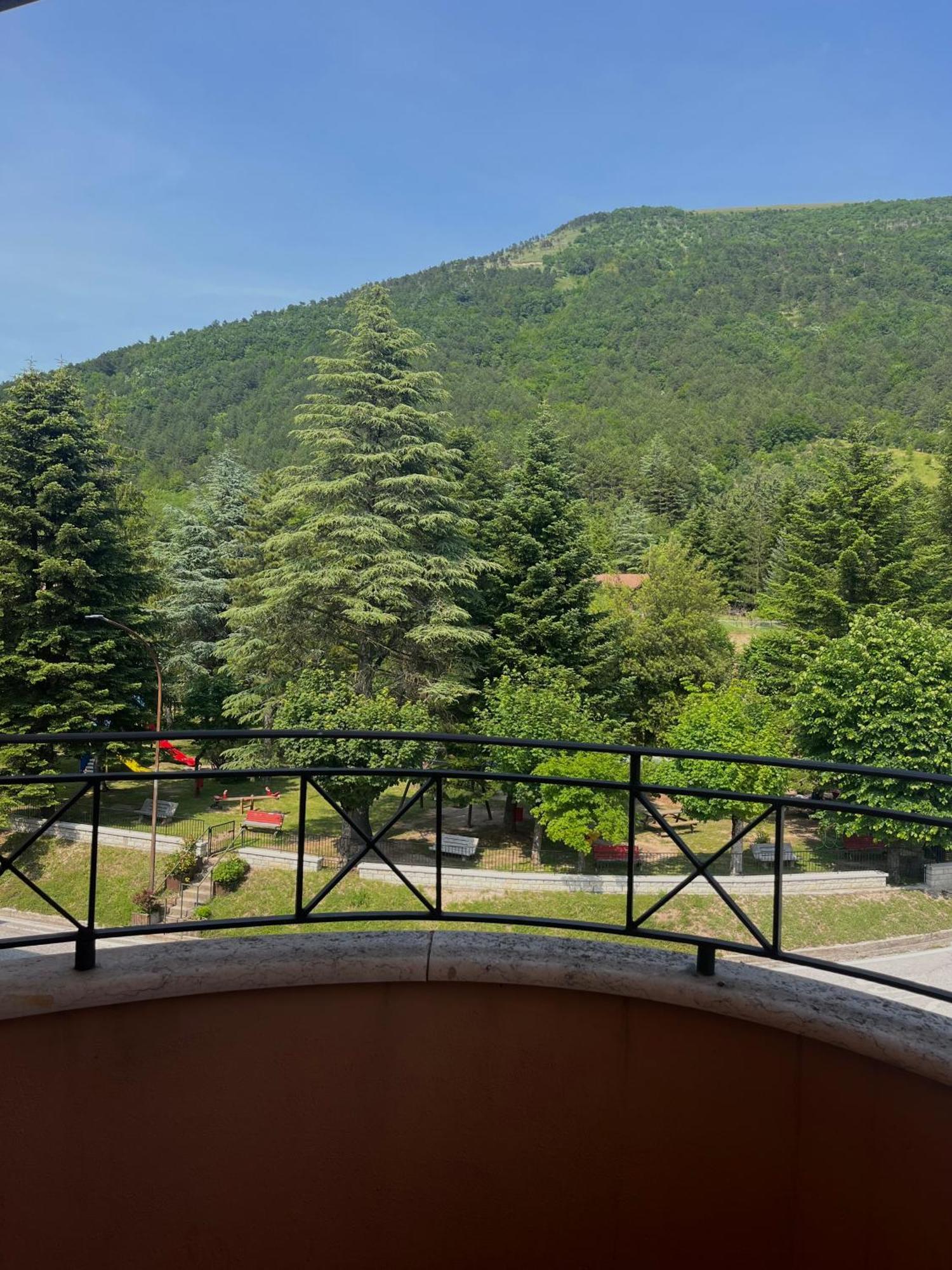 Hotel Ristorante Montenerone Apecchio Eksteriør bilde