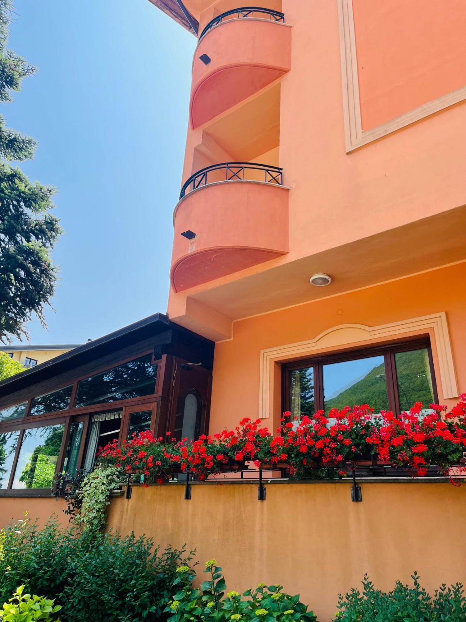 Hotel Ristorante Montenerone Apecchio Eksteriør bilde