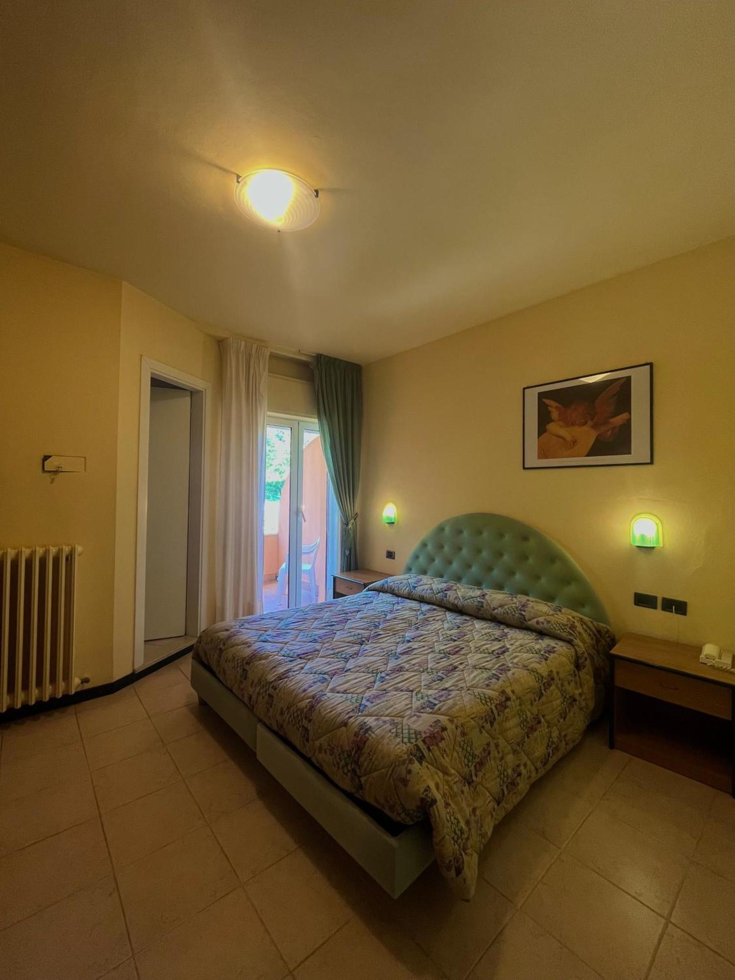 Hotel Ristorante Montenerone Apecchio Eksteriør bilde