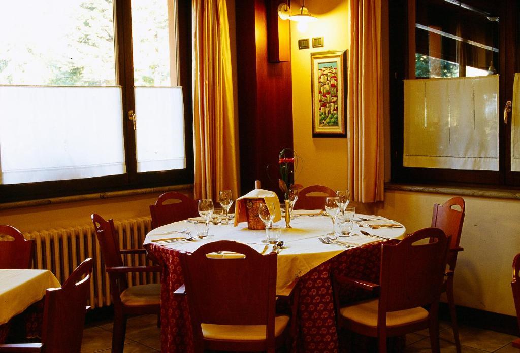 Hotel Ristorante Montenerone Apecchio Eksteriør bilde