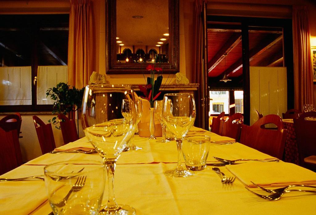 Hotel Ristorante Montenerone Apecchio Eksteriør bilde